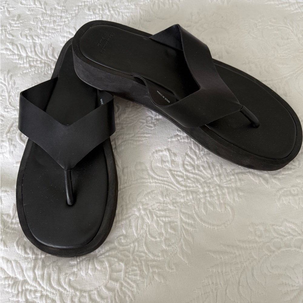Abercrombie & Fitch Black Platform Flip Flop Sandals size 10